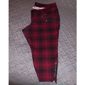 Plaid Zippered Capri Pants